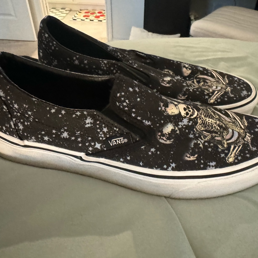 Vans (spooky skeleton)